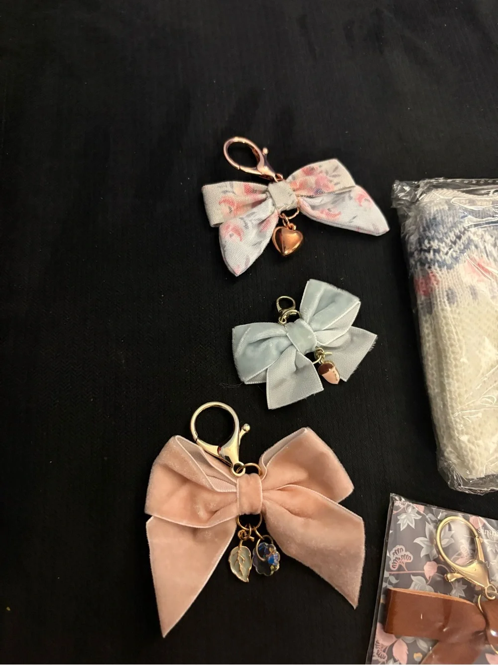 Simply Gilded pouch and 5 bows Pom Pom clips keychain